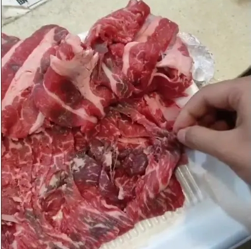 广东一山姆超市118元的牛肉内部发黑发臭？回应：缺氧肉会发黑